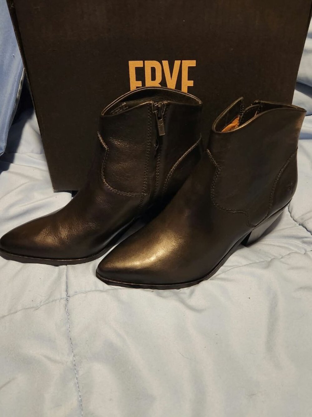 Frye Lila Western Short boot, Black 7.5M